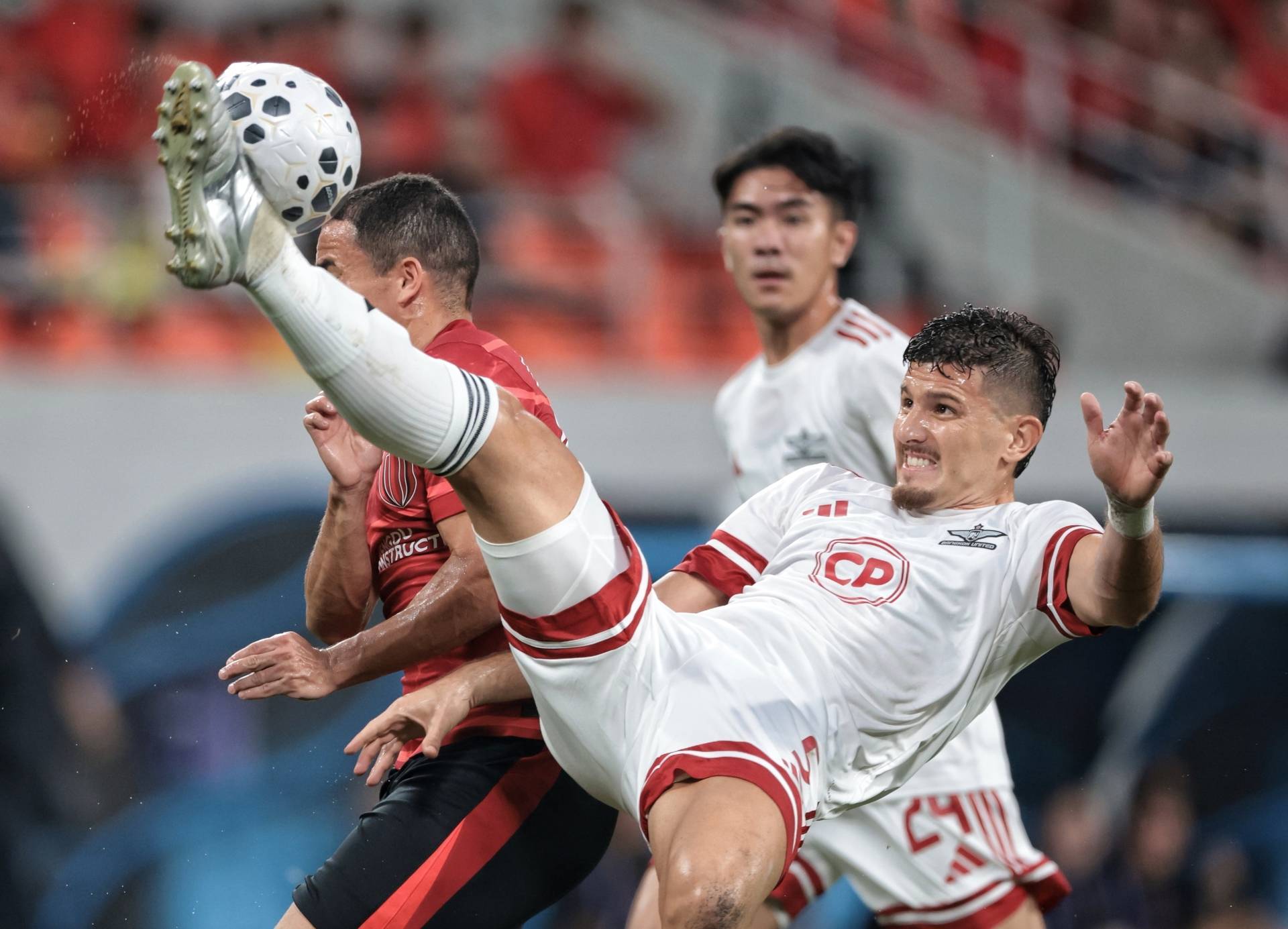 od体育娱乐-包含曼联客场惊险获胜，球队士气大振的词条